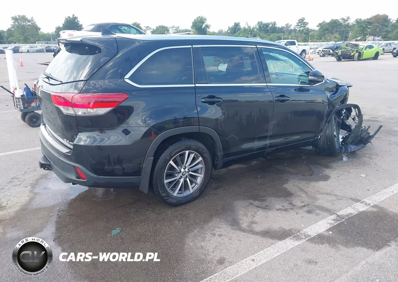 2018 Toyota Highlander Xle VIN:5TDJZRFH8JS529481 - 4