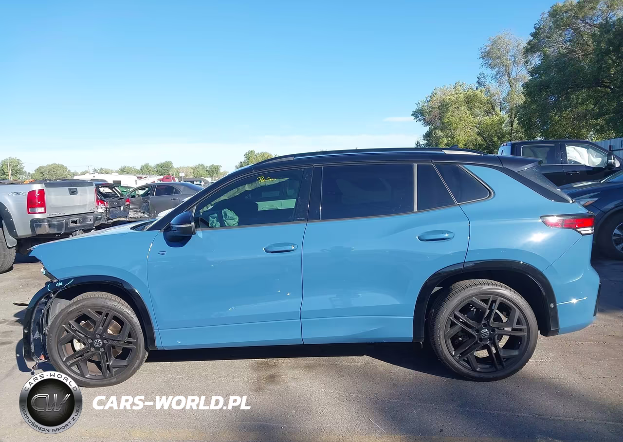2025 Volkswagen Tiguan 2.0T Se R-Line Black VIN:3VVGR7RMXSM045872 - 15
