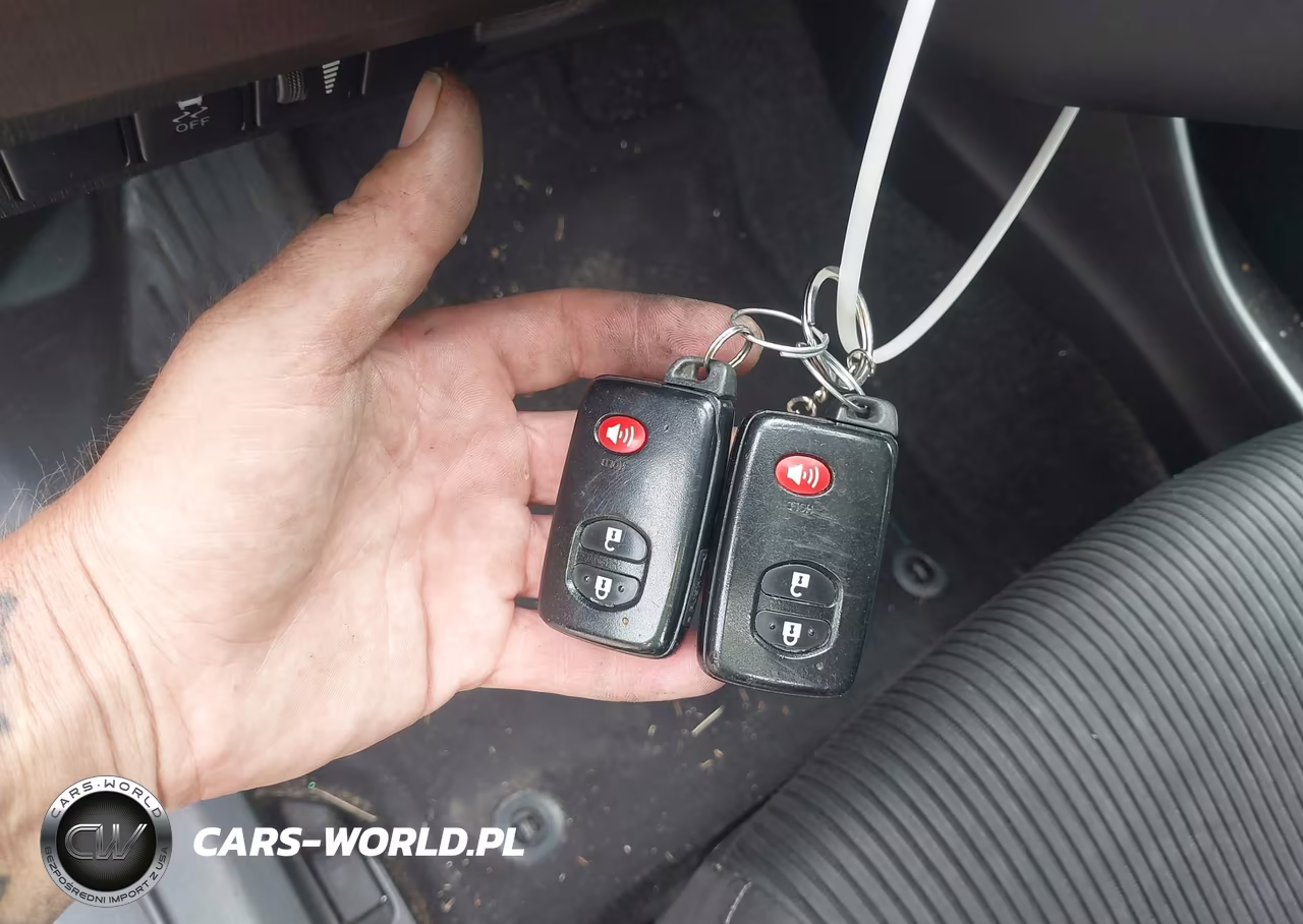 2015 Toyota Prius V Two VIN:JTDZN3EU4FJ038100 - 11