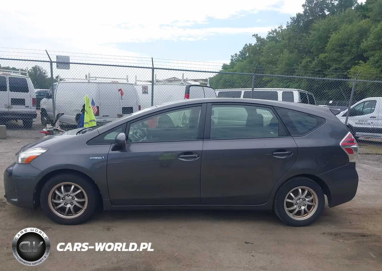 2015 Toyota Prius V Two VIN:JTDZN3EU4FJ038100 - 14