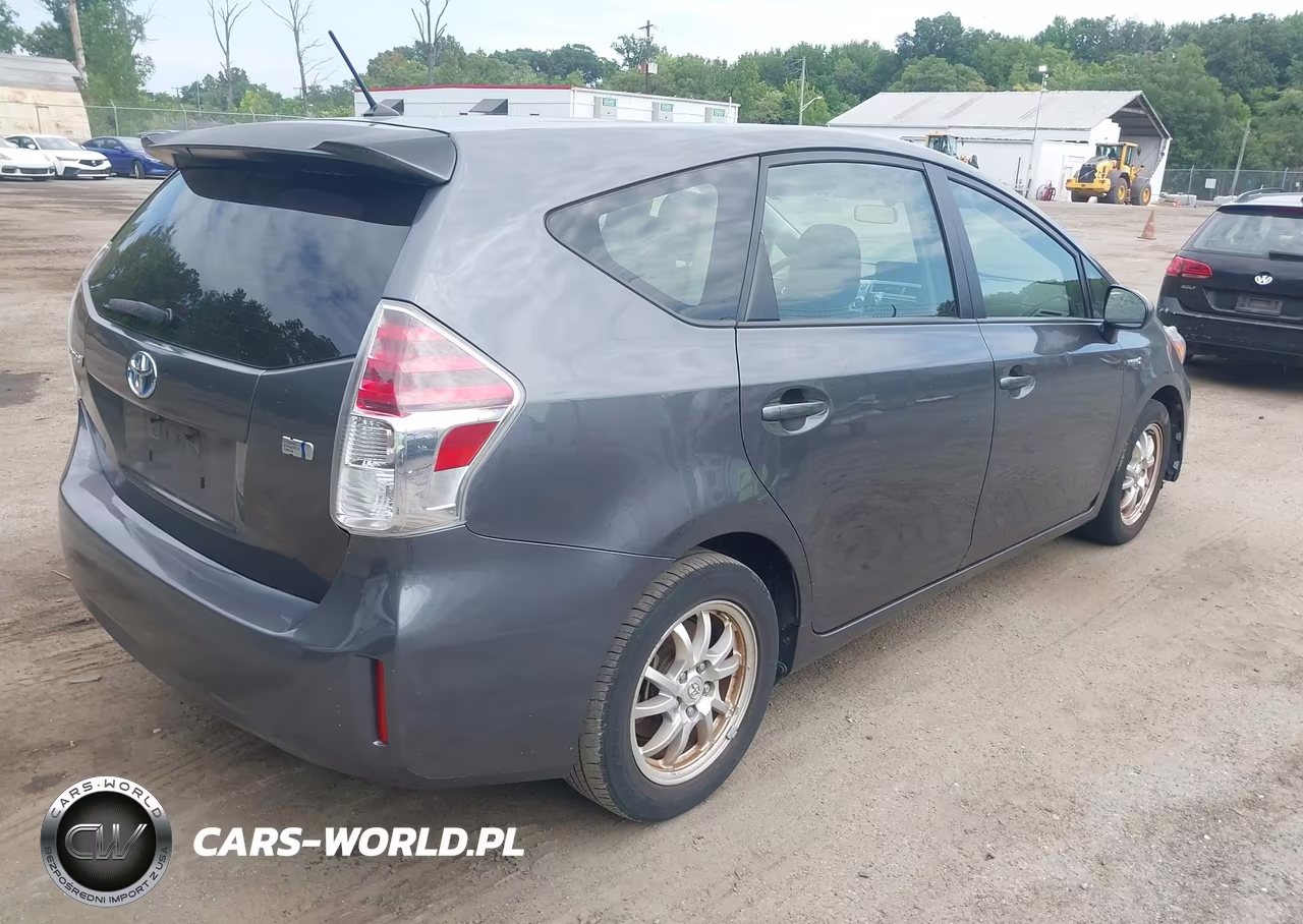 2015 Toyota Prius V Two VIN:JTDZN3EU4FJ038100 - 4