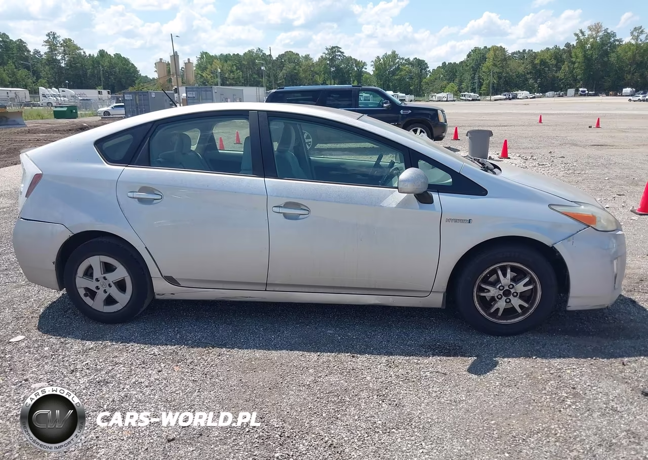 2011 Toyota Prius Two VIN:JTDKN3DU4B0287189 - 14