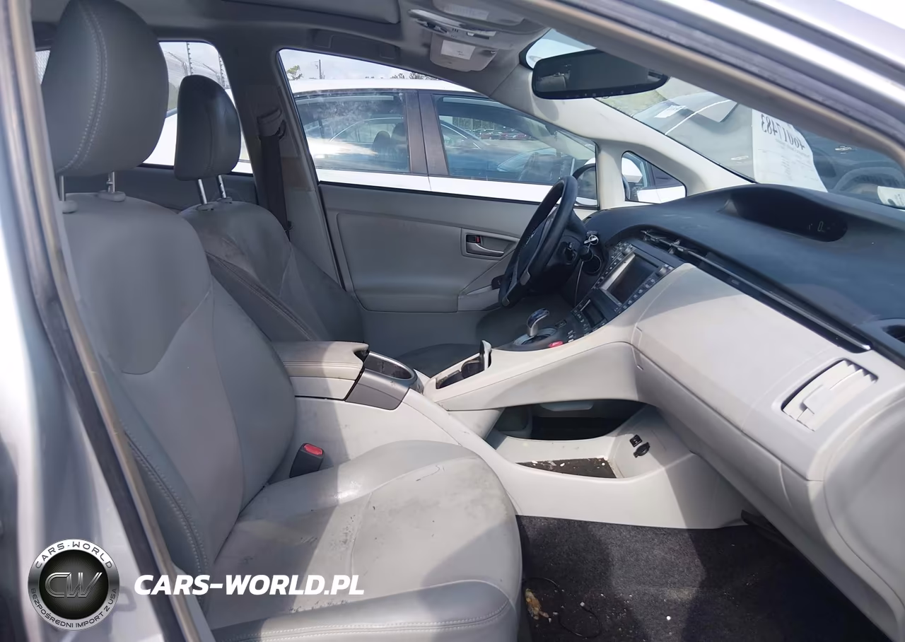 2015 Toyota Prius Four VIN:JTDKN3DU1F1994511 - 5