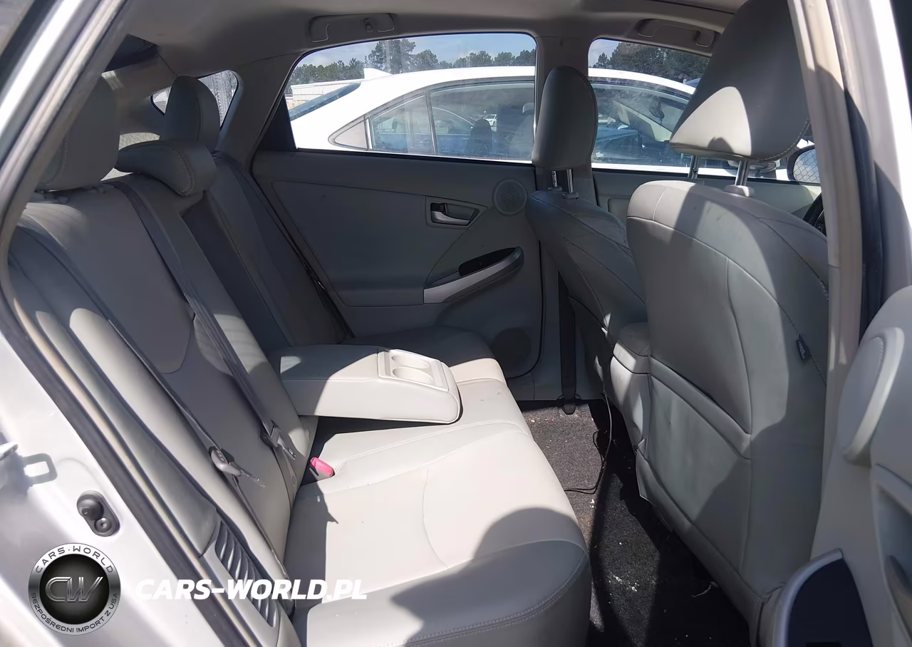 2015 Toyota Prius Four VIN:JTDKN3DU1F1994511 - 8