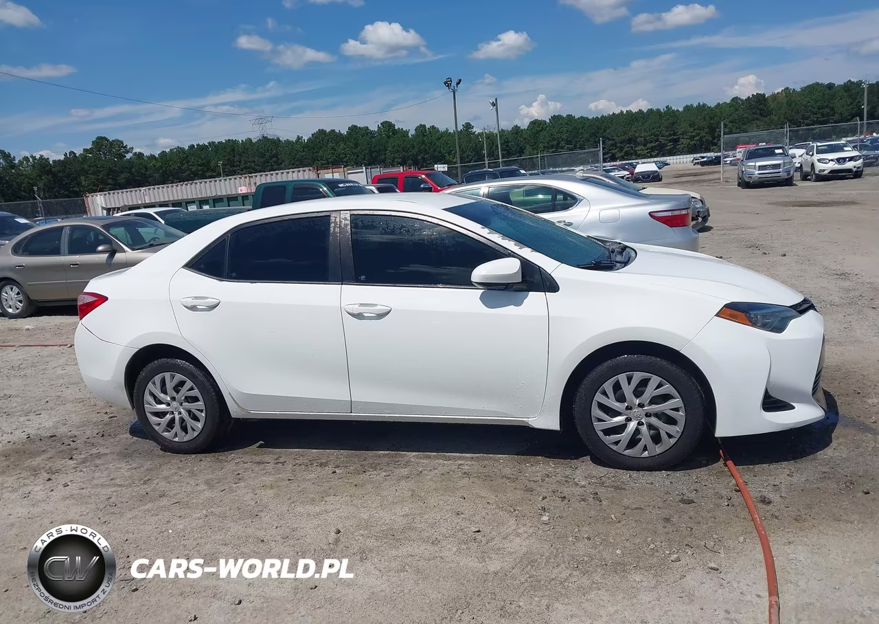2017 Toyota Corolla Le VIN:5YFBURHE7HP580981 - 13