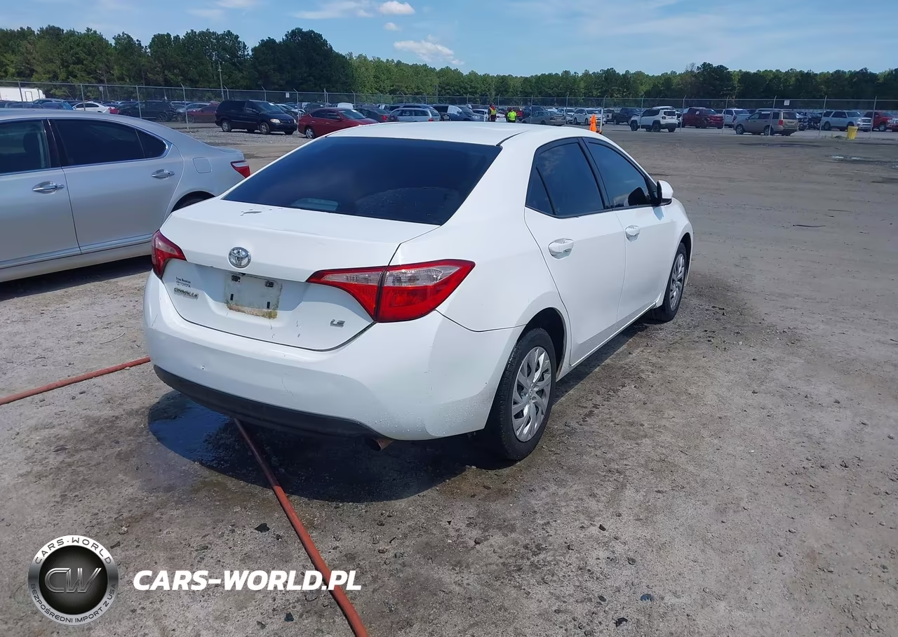 2017 Toyota Corolla Le VIN:5YFBURHE7HP580981 - 4