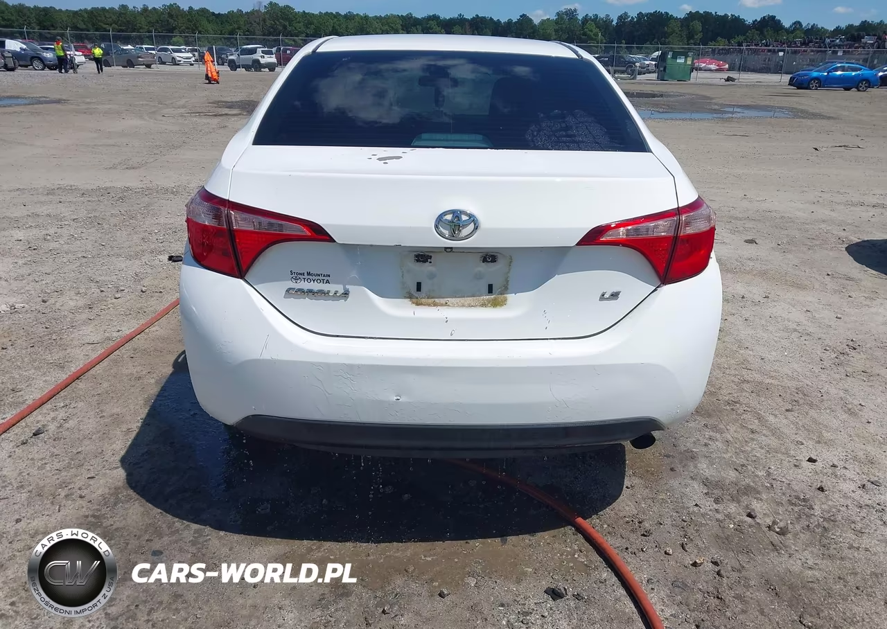 2017 Toyota Corolla Le VIN:5YFBURHE7HP580981 - 6