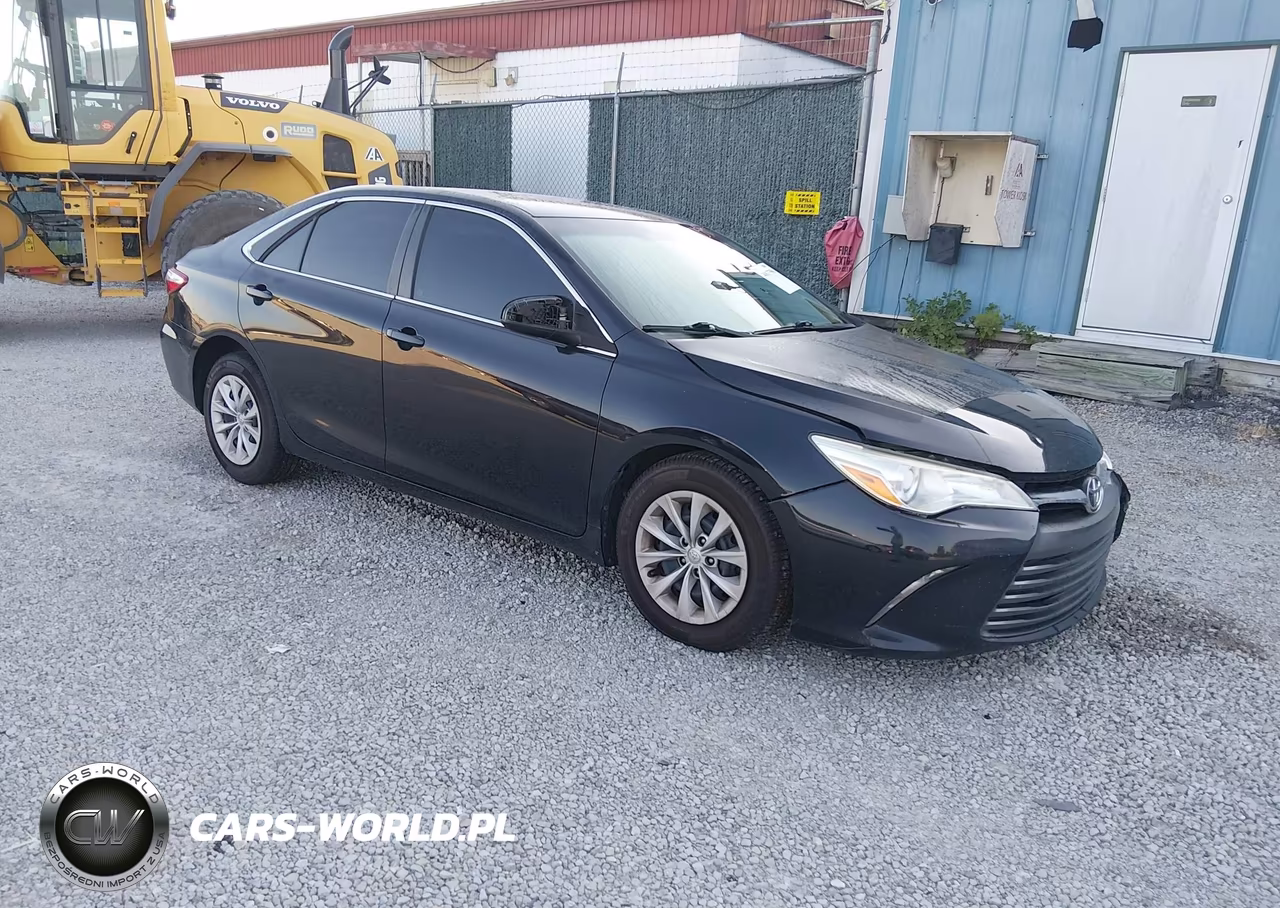 2015 Toyota Camry Le – zdjęcie 1 z 16