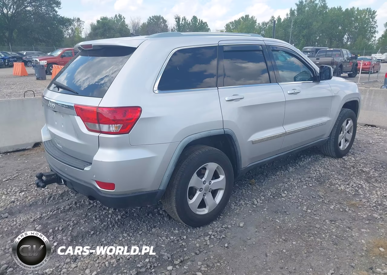 2011 Jeep Grand Cherokee Laredo VIN:1J4RS4GG1BC574887 - 4