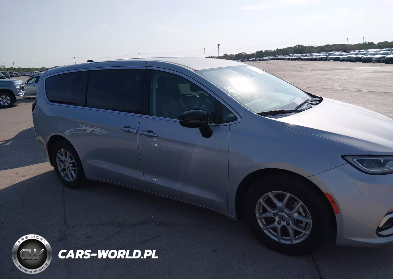 2024 Chrysler Pacifica Touring L VIN:2C4RC1BG3RR144322 - 13