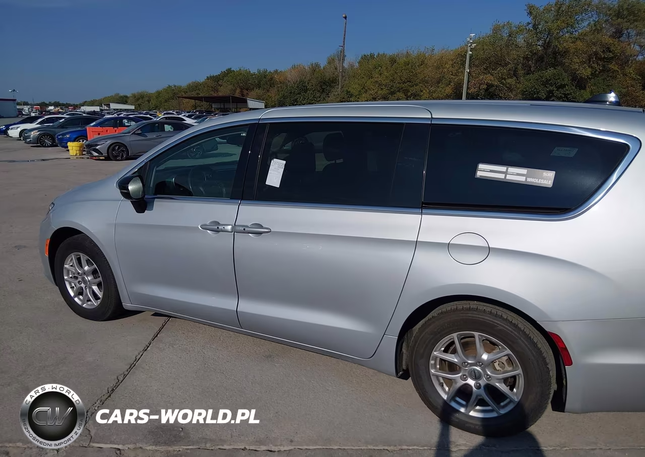 2024 Chrysler Pacifica Touring L VIN:2C4RC1BG3RR144322 - 14