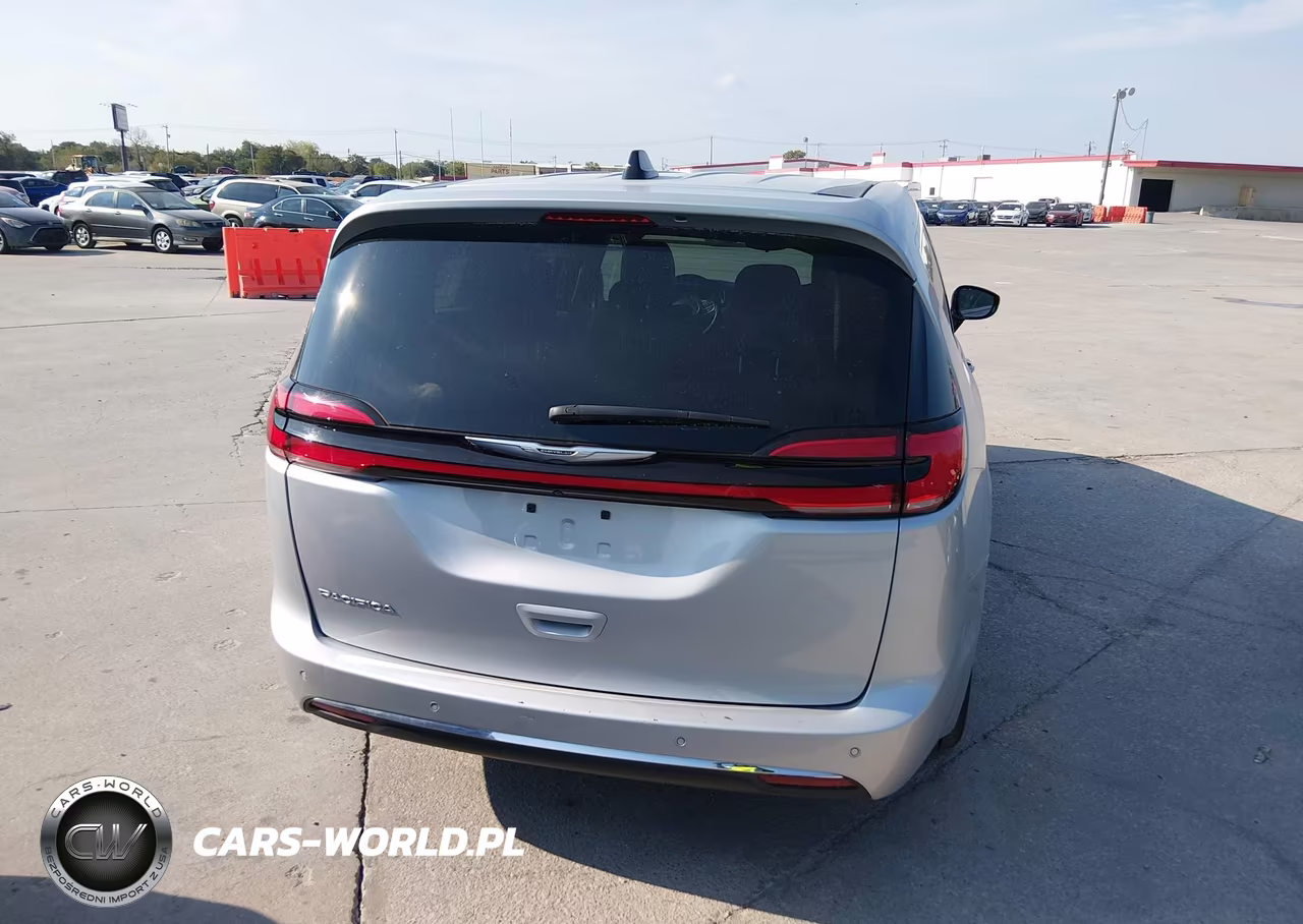 2024 Chrysler Pacifica Touring L VIN:2C4RC1BG3RR144322 - 16