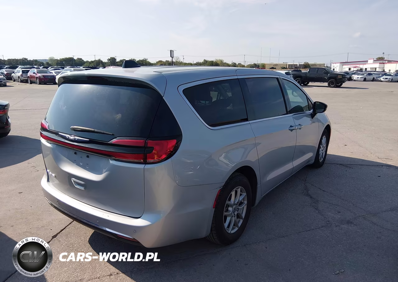 2024 Chrysler Pacifica Touring L VIN:2C4RC1BG3RR144322 - 4