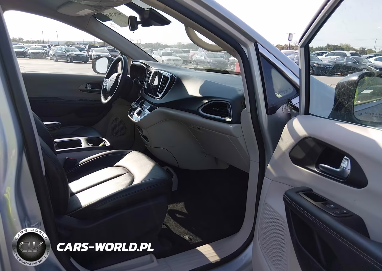 2024 Chrysler Pacifica Touring L VIN:2C4RC1BG3RR144322 - 5
