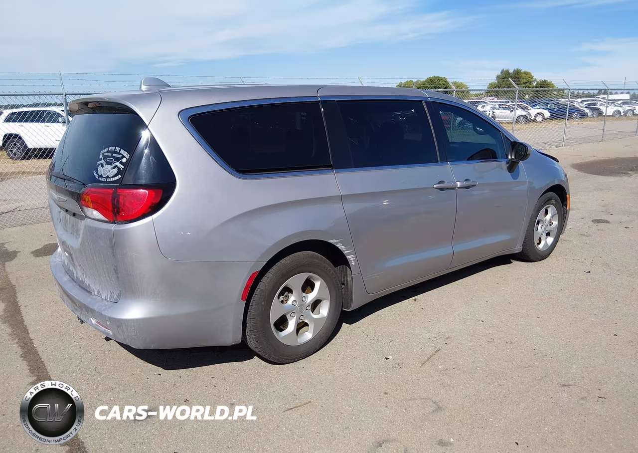 2017 Chrysler Pacifica Lx VIN:2C4RC1CG1HR788771 - 4
