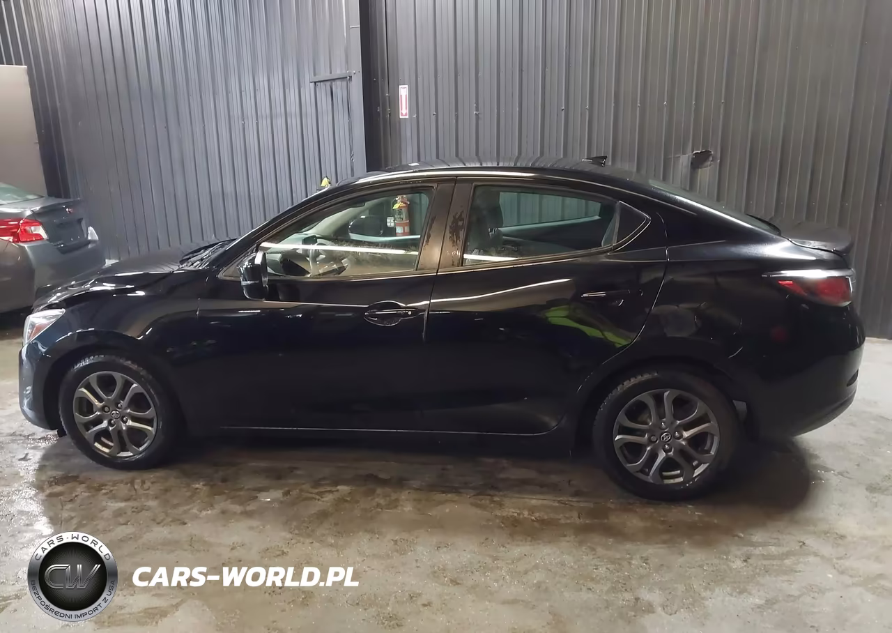 2020 Toyota Yaris Le VIN:3MYDLBYVXLY712239 - 14