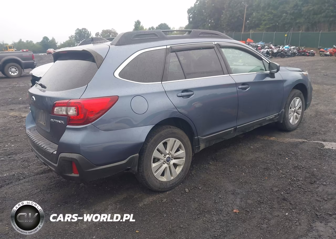 2018 Subaru Outback 2.5I Premium VIN:4S4BSACC1J3269375 - 4