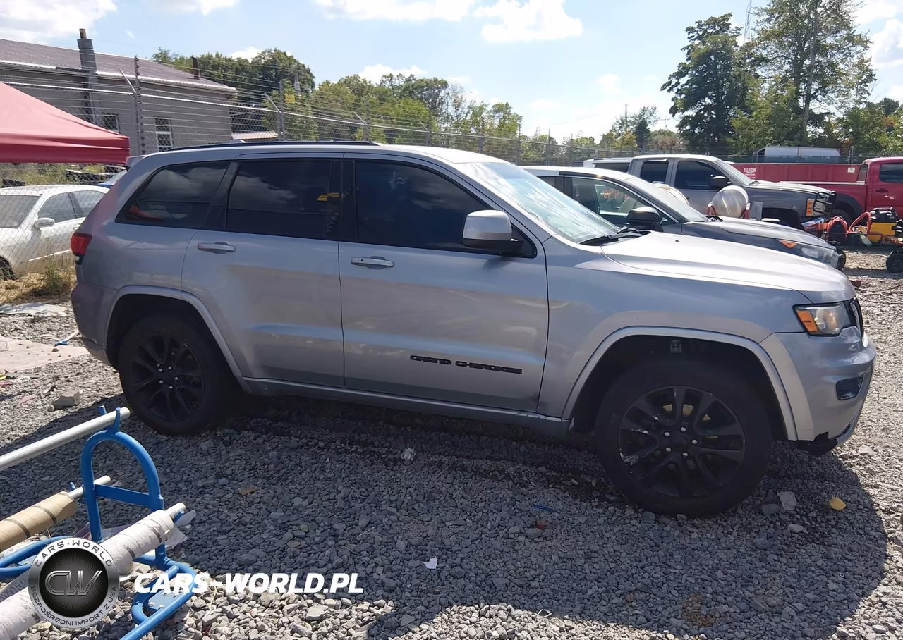 2017 Jeep Grand Cherokee Altitude 4X4 VIN:1C4RJFAG3HC927393 - 13