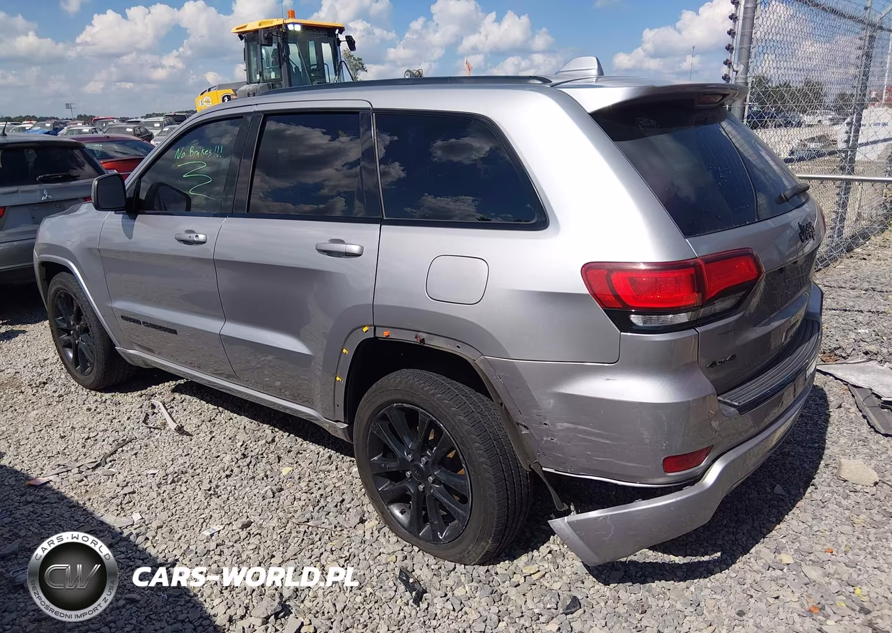 2017 Jeep Grand Cherokee Altitude 4X4 VIN:1C4RJFAG3HC927393 - 3