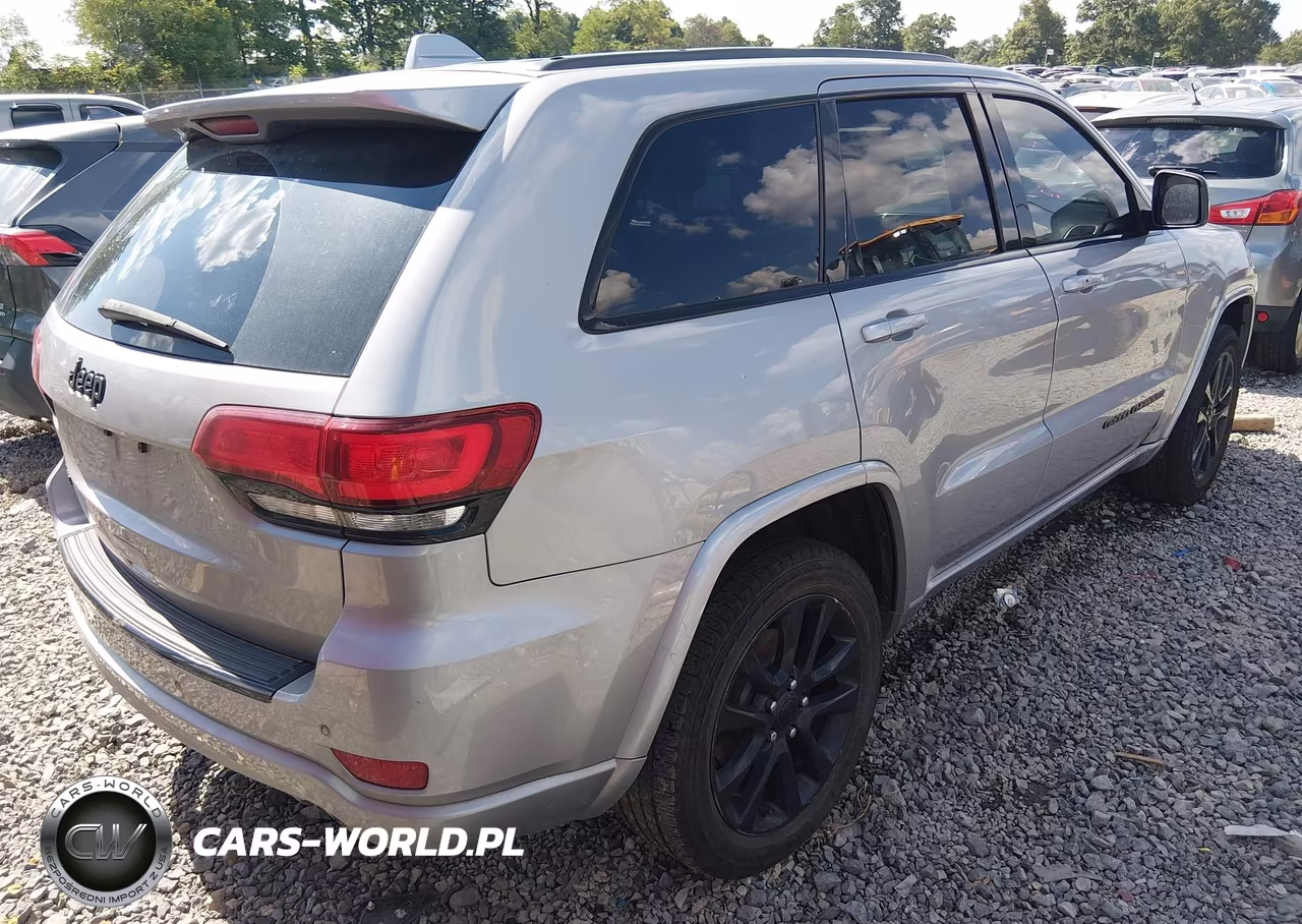2017 Jeep Grand Cherokee Altitude 4X4 VIN:1C4RJFAG3HC927393 - 4