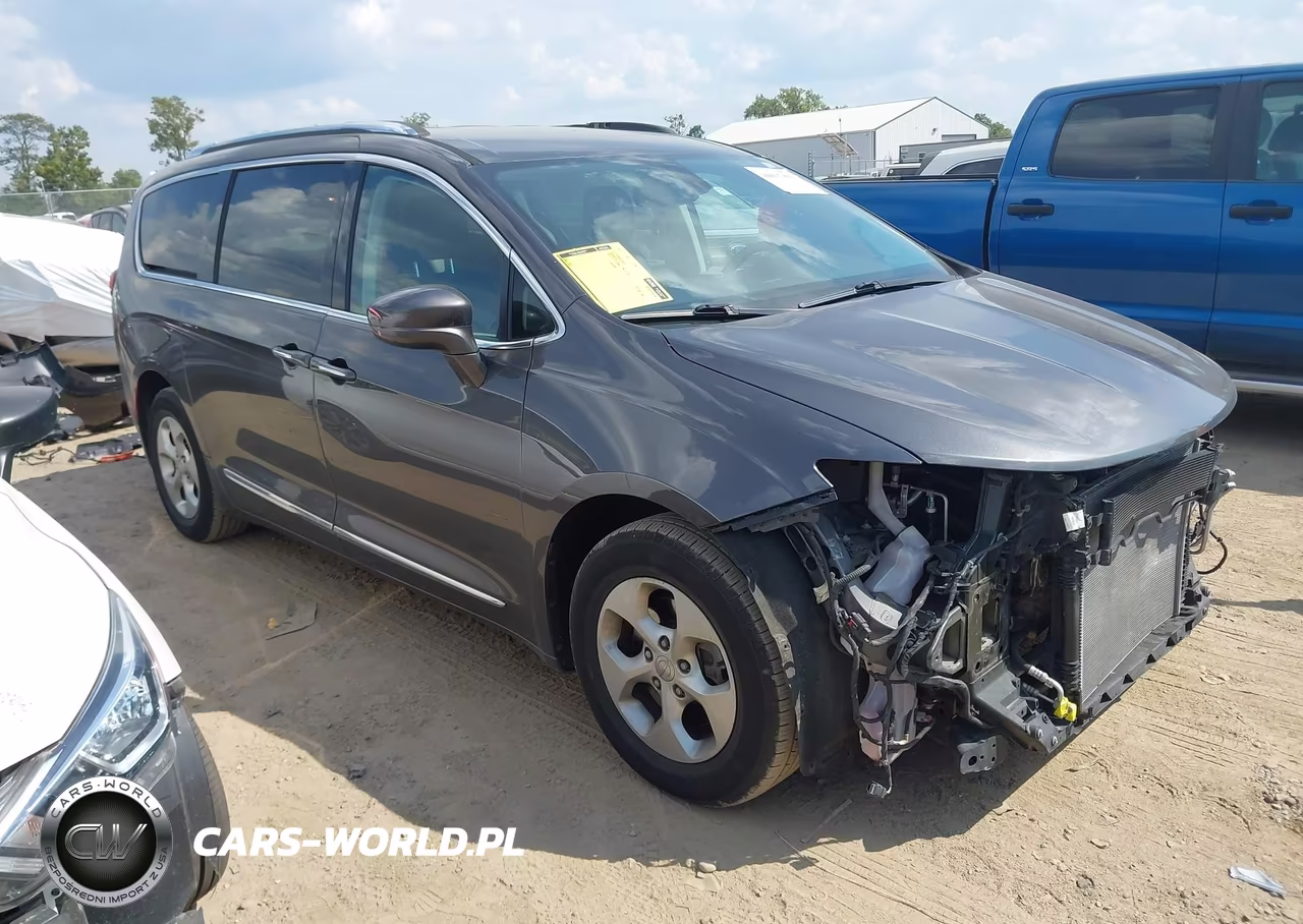 2017 Chrysler Pacifica Touring-L Plus