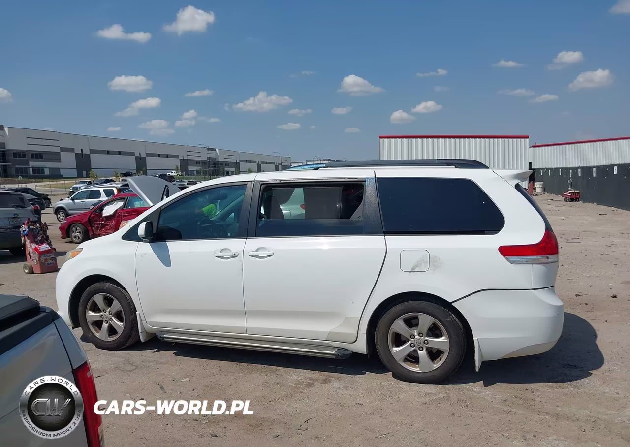2013 Toyota Sienna Le V6 8 Passenger VIN:5TDKK3DC4DS299228 - 14