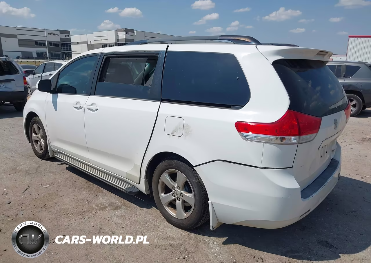 2013 Toyota Sienna Le V6 8 Passenger VIN:5TDKK3DC4DS299228 - 3