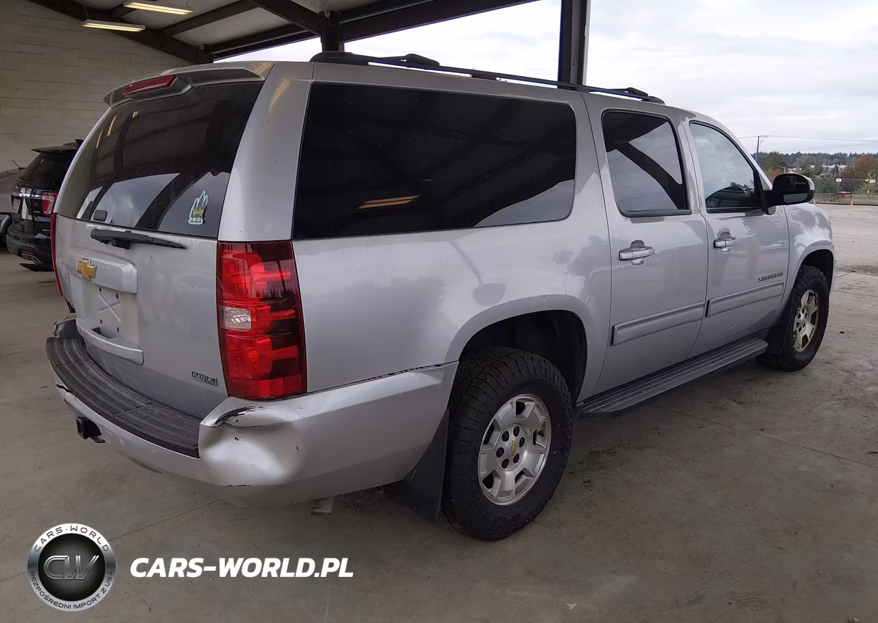 2012 Chevrolet Suburban 1500 Ls VIN:1GNSCHE04CR246791 - 4
