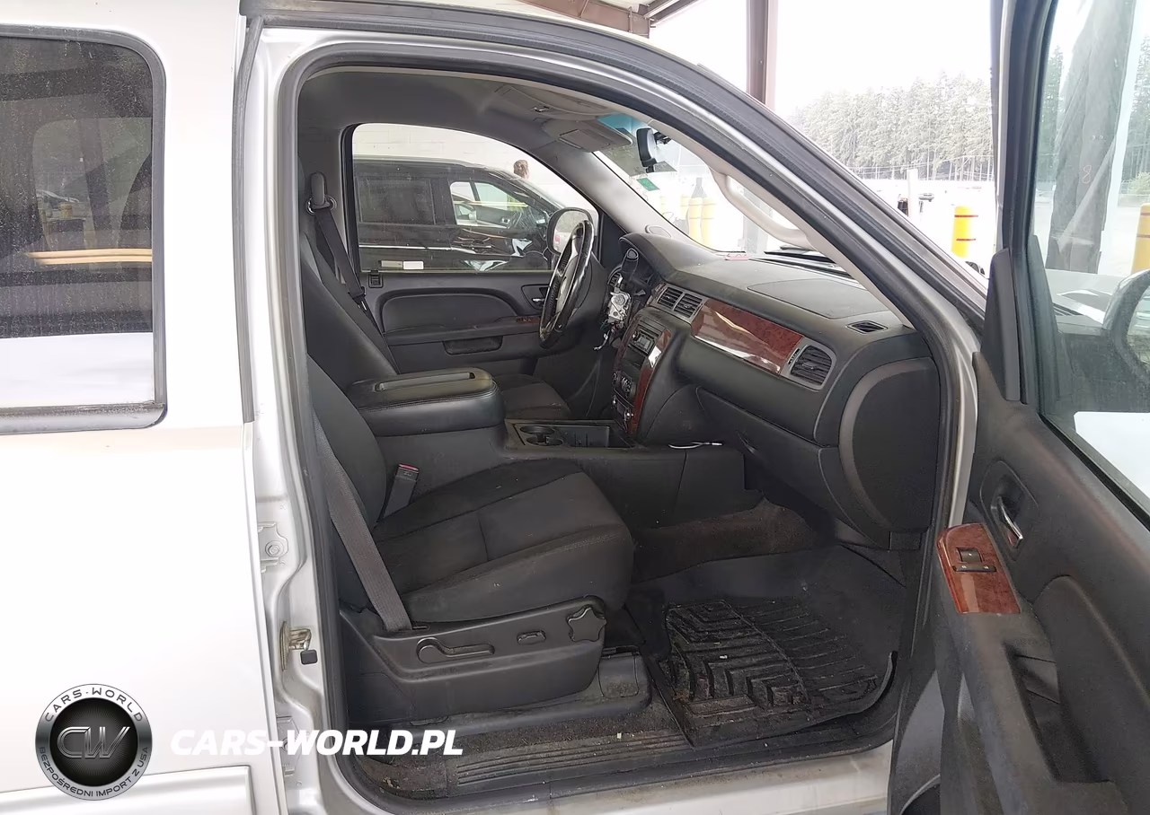 2012 Chevrolet Suburban 1500 Ls VIN:1GNSCHE04CR246791 - 5