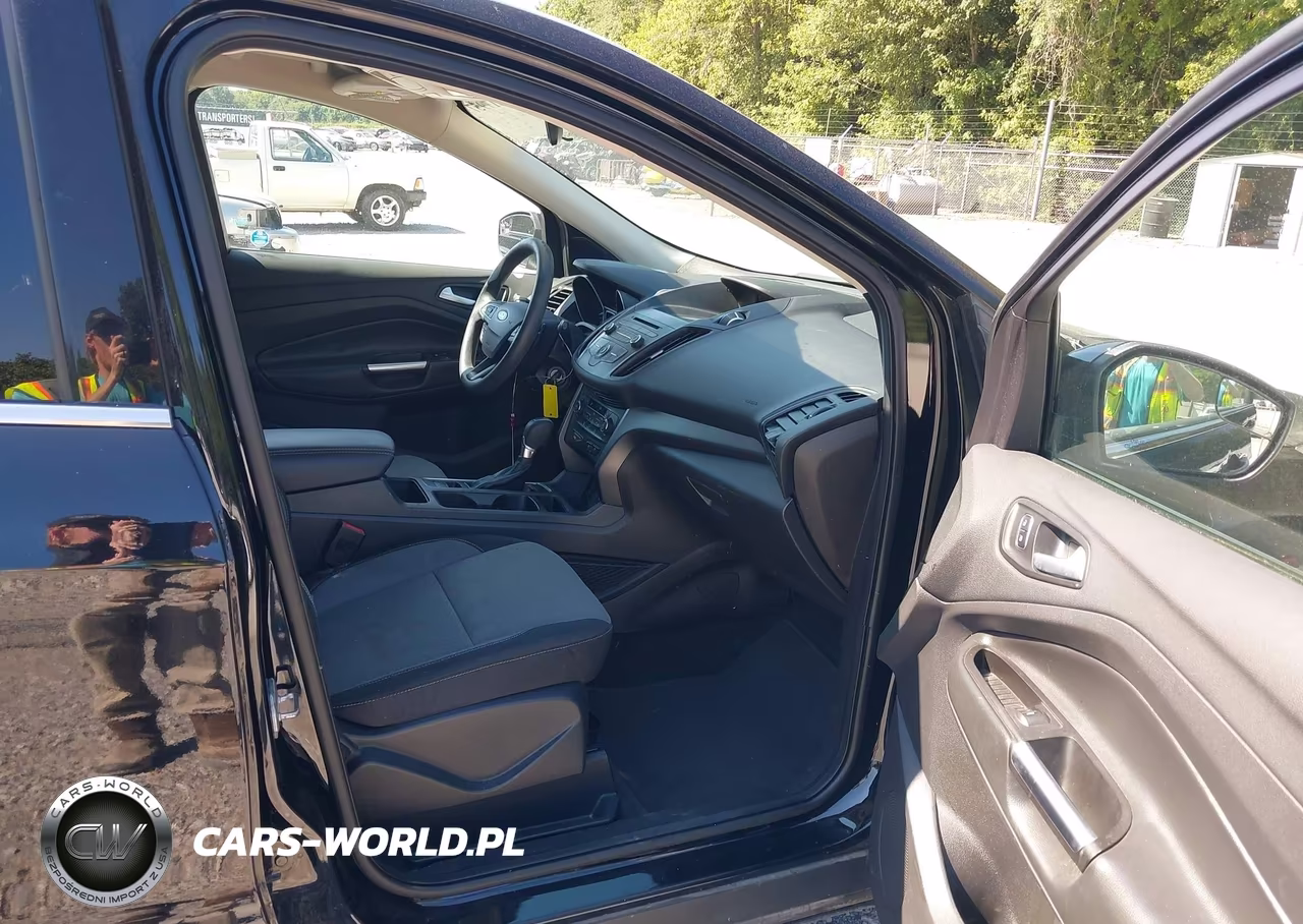 2017 Ford Escape Se VIN:1FMCU0GD8HUC08802 - 5