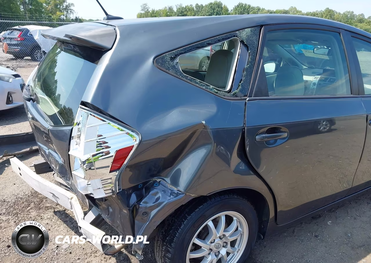 2013 Toyota Prius V Three VIN:JTDZN3EU1D3274334 - 18