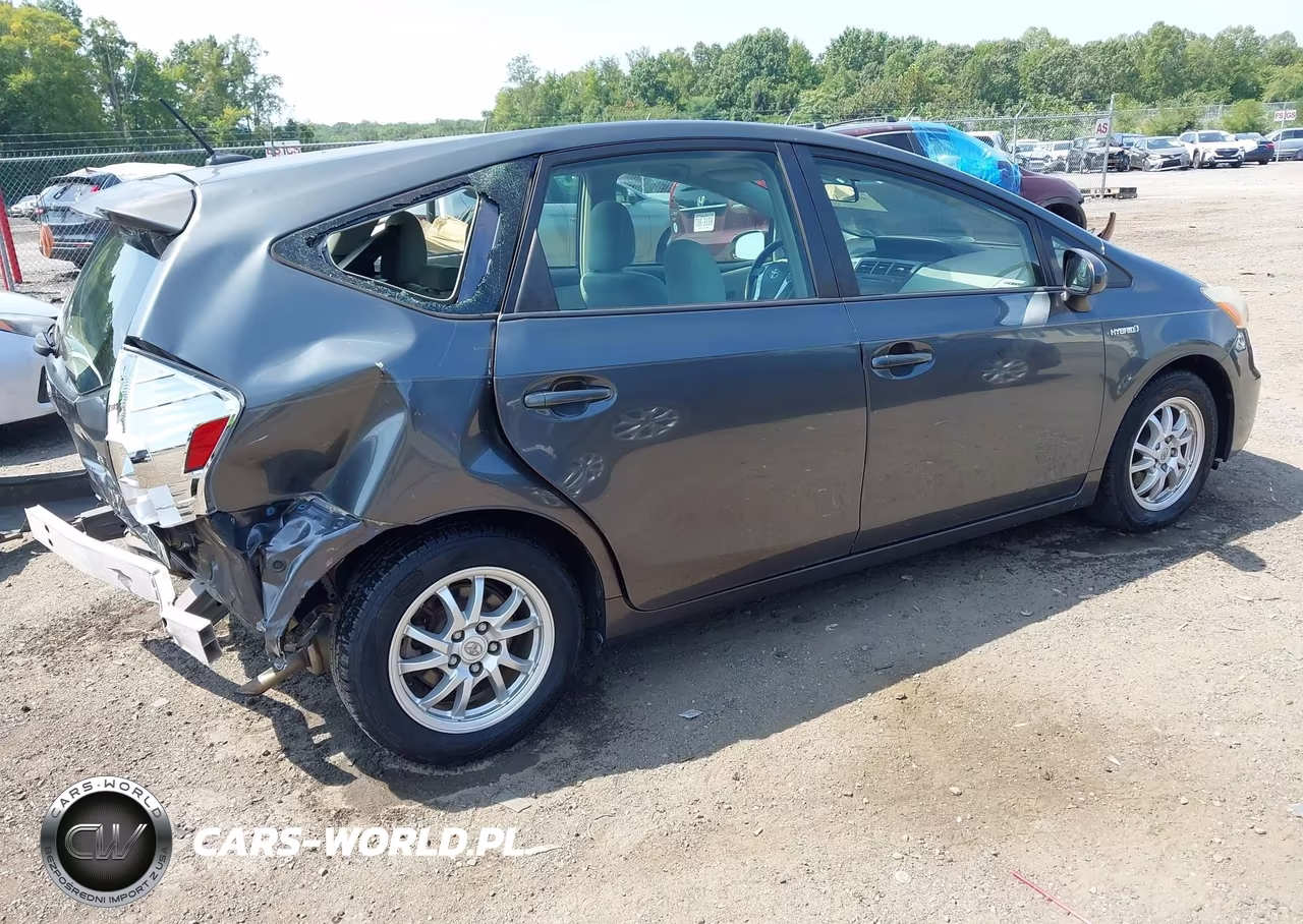 2013 Toyota Prius V Three VIN:JTDZN3EU1D3274334 - 4