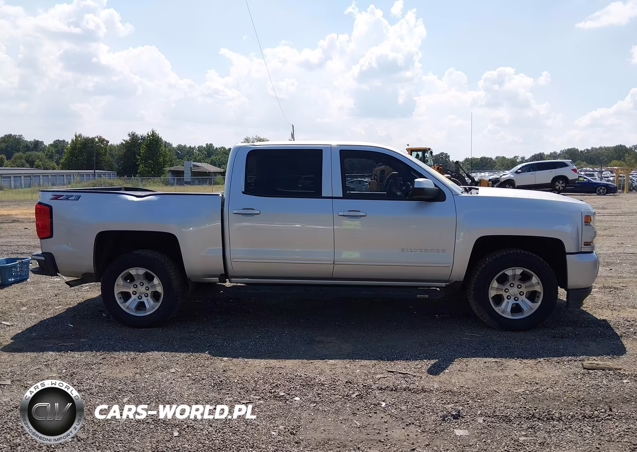 2018 Chevrolet Silverado 1500 2Lt VIN:3GCUKREC0JG379436 - 13