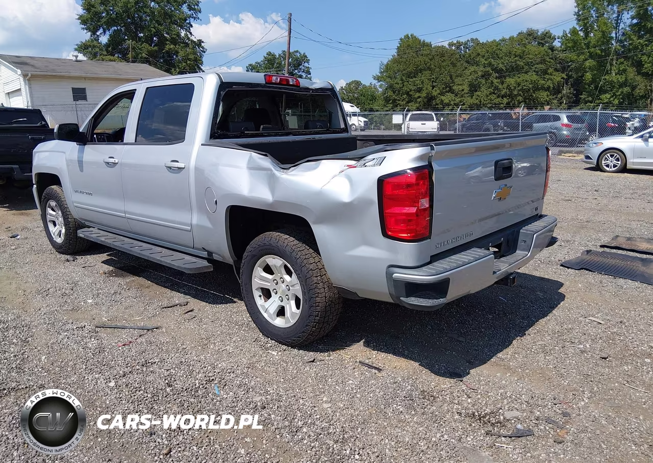 2018 Chevrolet Silverado 1500 2Lt VIN:3GCUKREC0JG379436 - 3