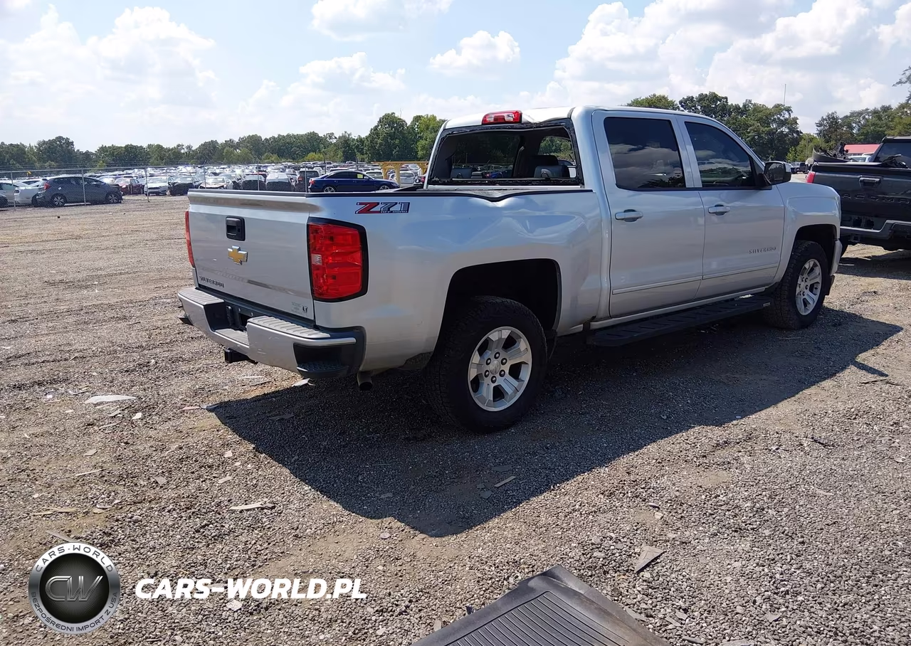 2018 Chevrolet Silverado 1500 2Lt VIN:3GCUKREC0JG379436 - 4