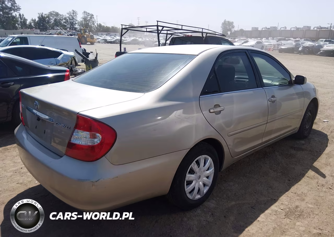 2003 Toyota Camry Le VIN:4T1BE32K23U712917 - 4