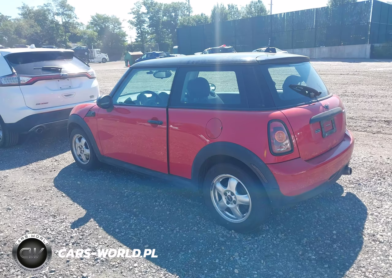 2009 Mini Cooper VIN:WMWMF33519TU75822 - 3