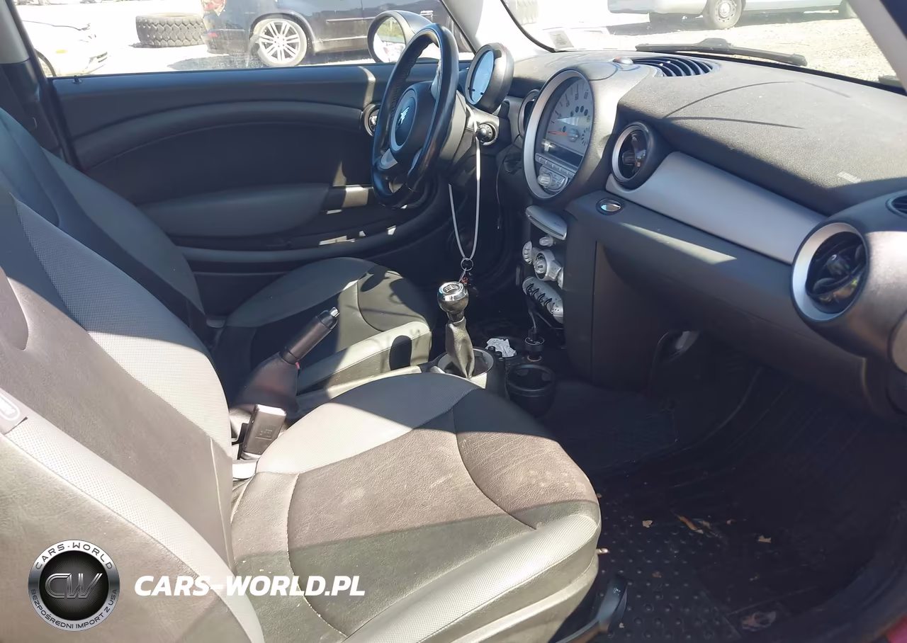 2009 Mini Cooper VIN:WMWMF33519TU75822 - 5