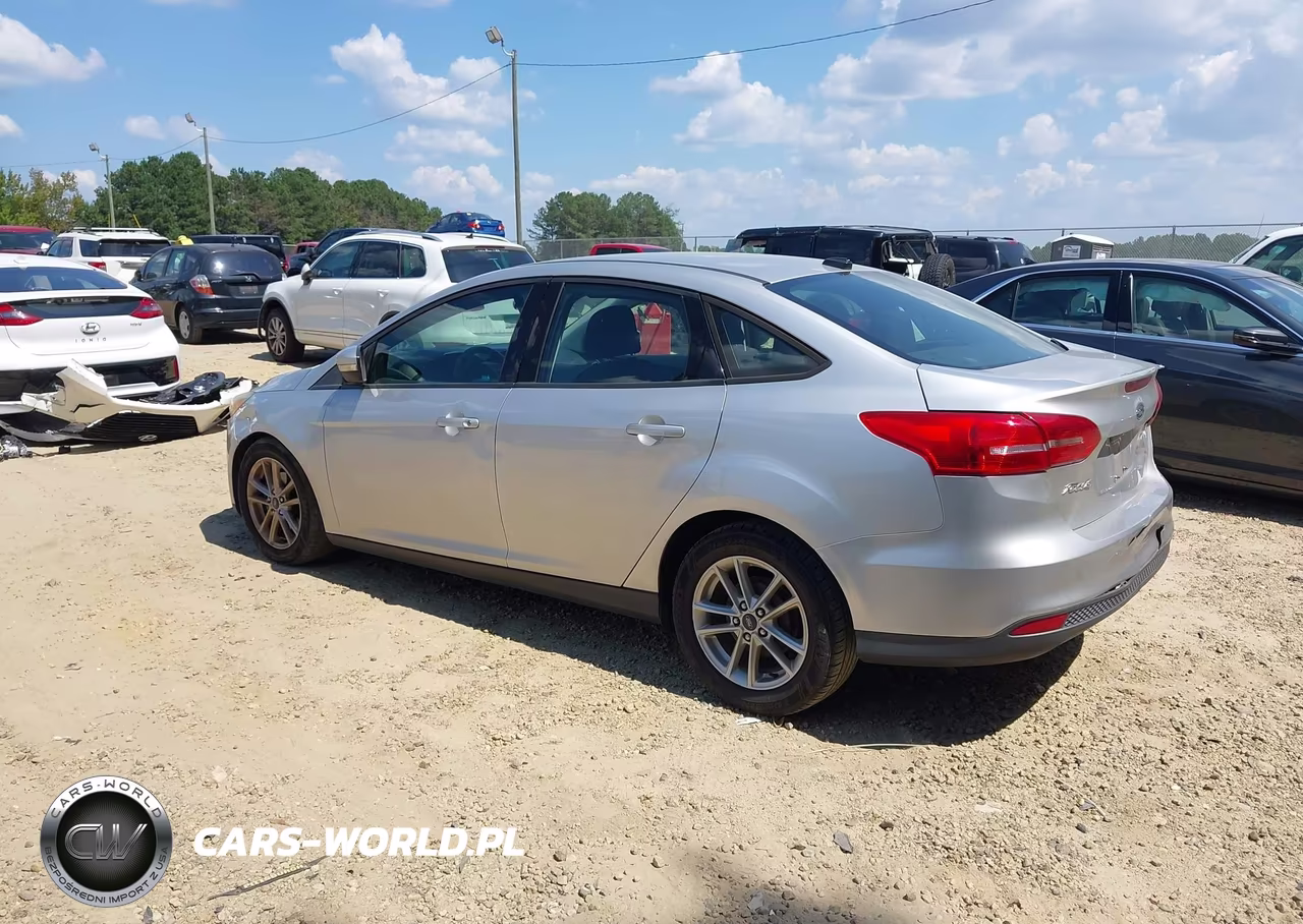 2017 Ford Focus Se VIN:1FADP3F21HL212073 - 3