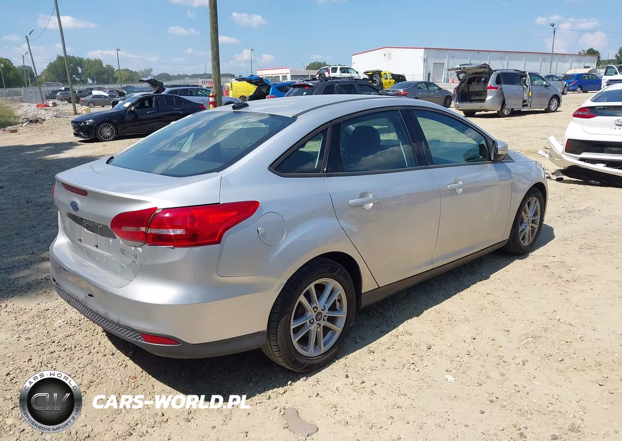 2017 Ford Focus Se VIN:1FADP3F21HL212073 - 4