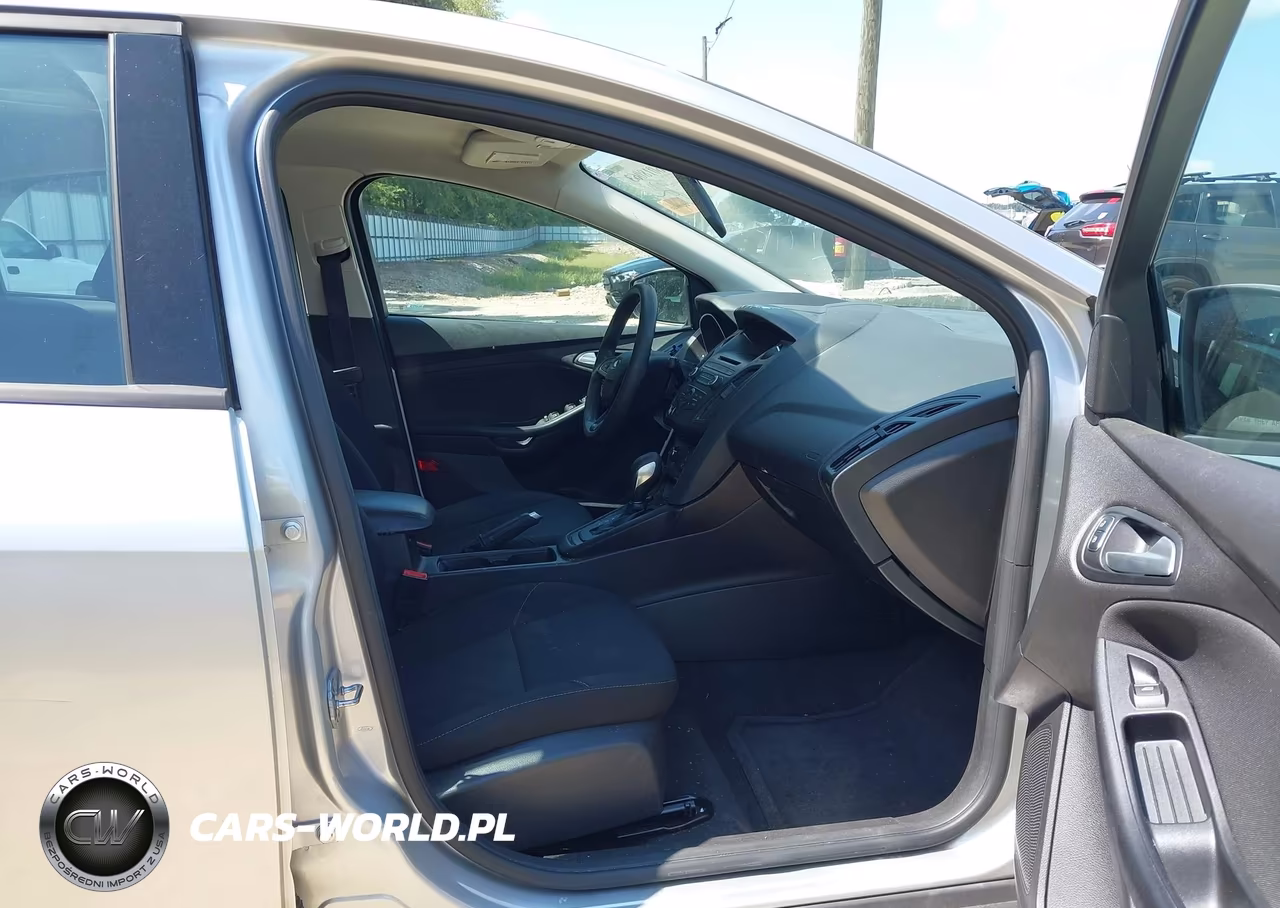 2017 Ford Focus Se VIN:1FADP3F21HL212073 - 5