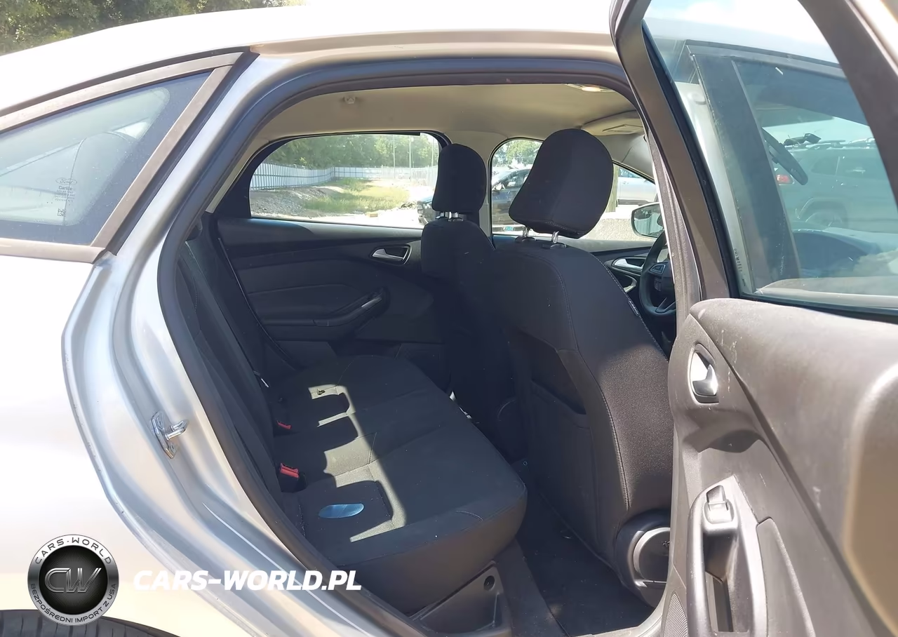 2017 Ford Focus Se VIN:1FADP3F21HL212073 - 8