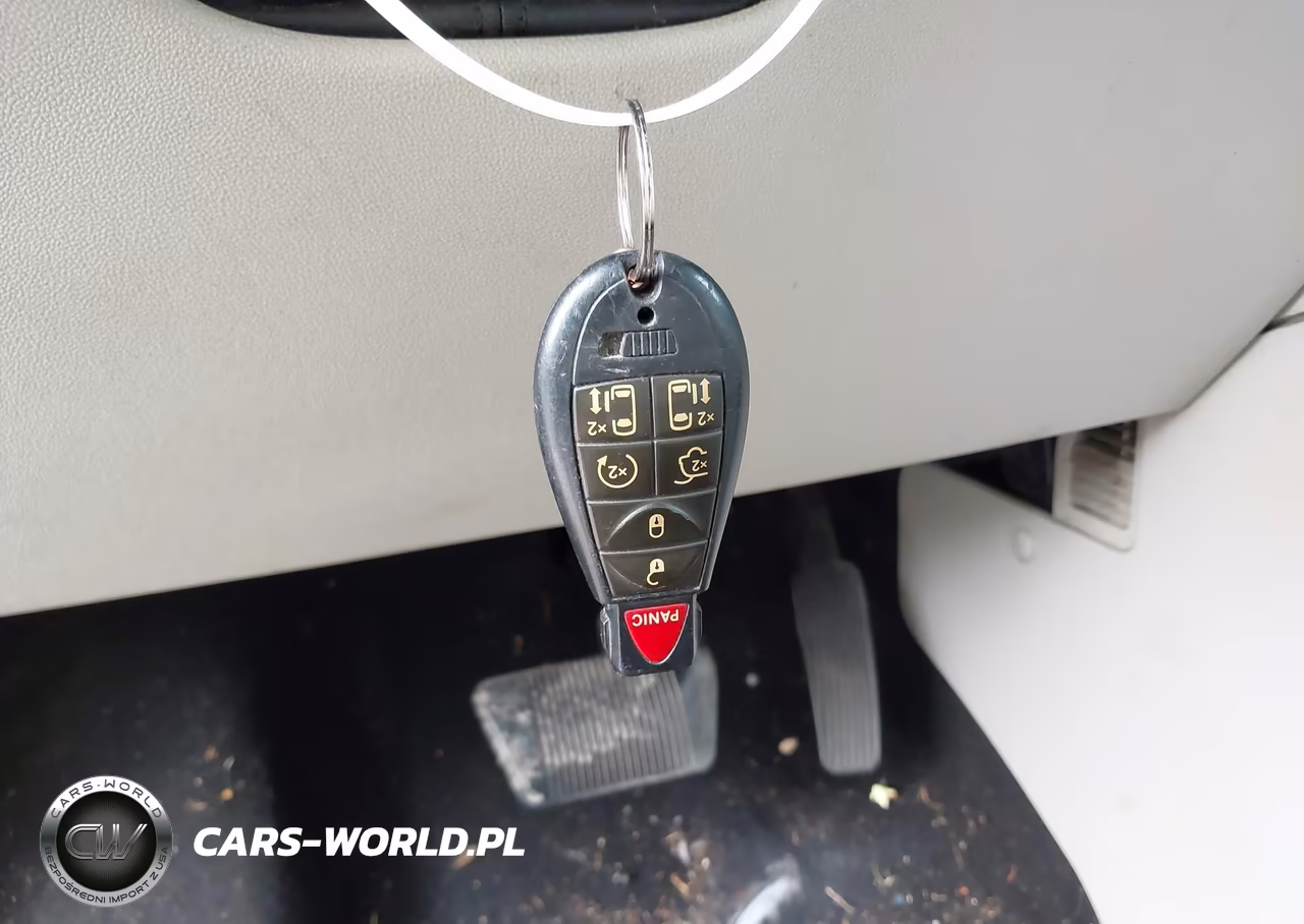 2012 Chrysler Town & Country Touring-L VIN:2C4RC1CG0CR133509 - 11