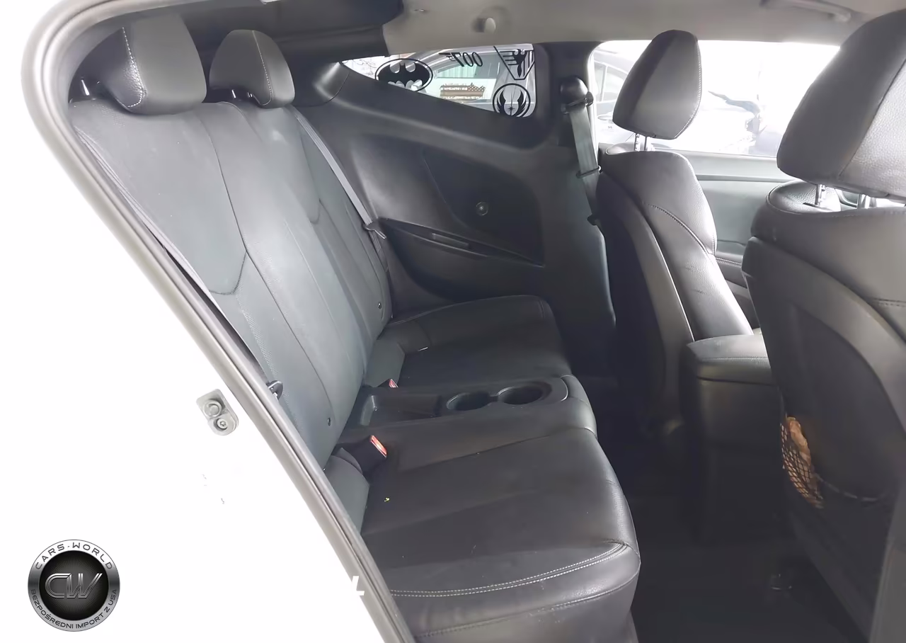 2015 Hyundai Veloster Turbo VIN:KMHTC6AE5FU243088 - 8