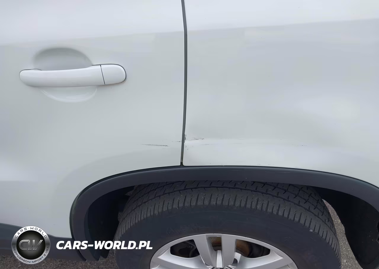 2016 Volkswagen Tiguan S VIN:WVGBV7AX5GW600885 - 15