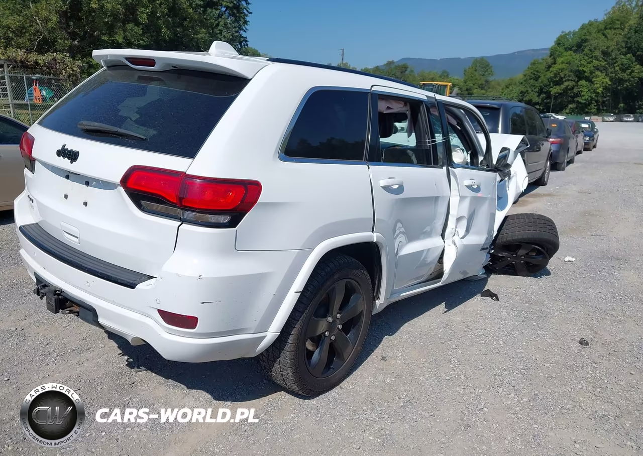 2015 Jeep Grand Cherokee Altitude VIN:1C4RJFAGXFC803716 - 4