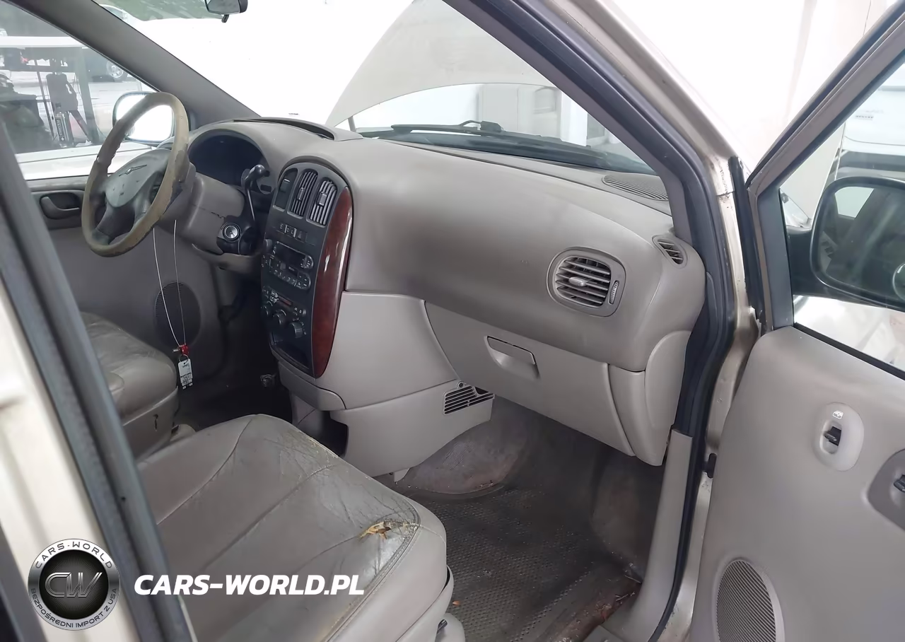 2003 Chrysler Town & Country VIN:2C4GP24R63R323803 - 5