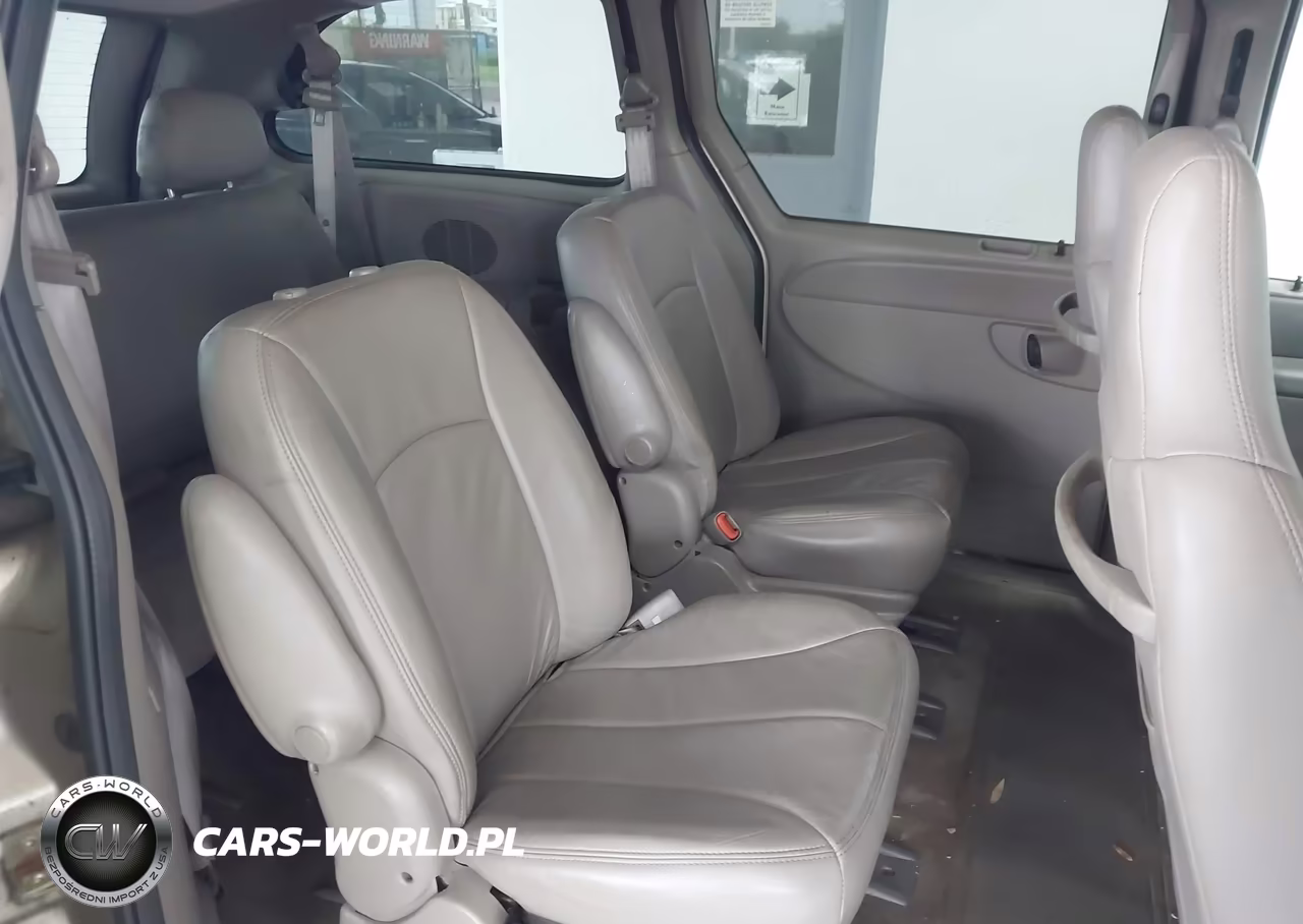 2003 Chrysler Town & Country VIN:2C4GP24R63R323803 - 8