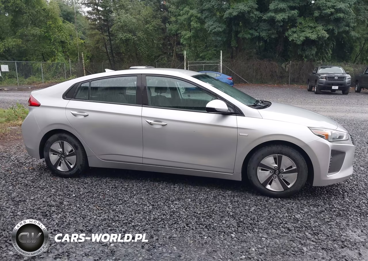 2018 Hyundai Ioniq Hybrid Blue VIN:KMHC65LC9JU076238 - 16