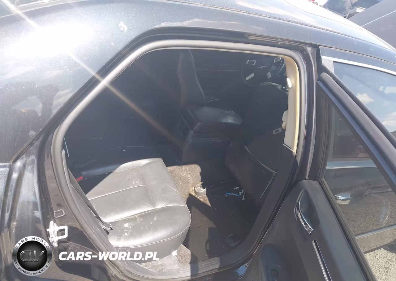 2010 Chrysler 300 Limited VIN:2C3CA3CVXAH112633 - 8